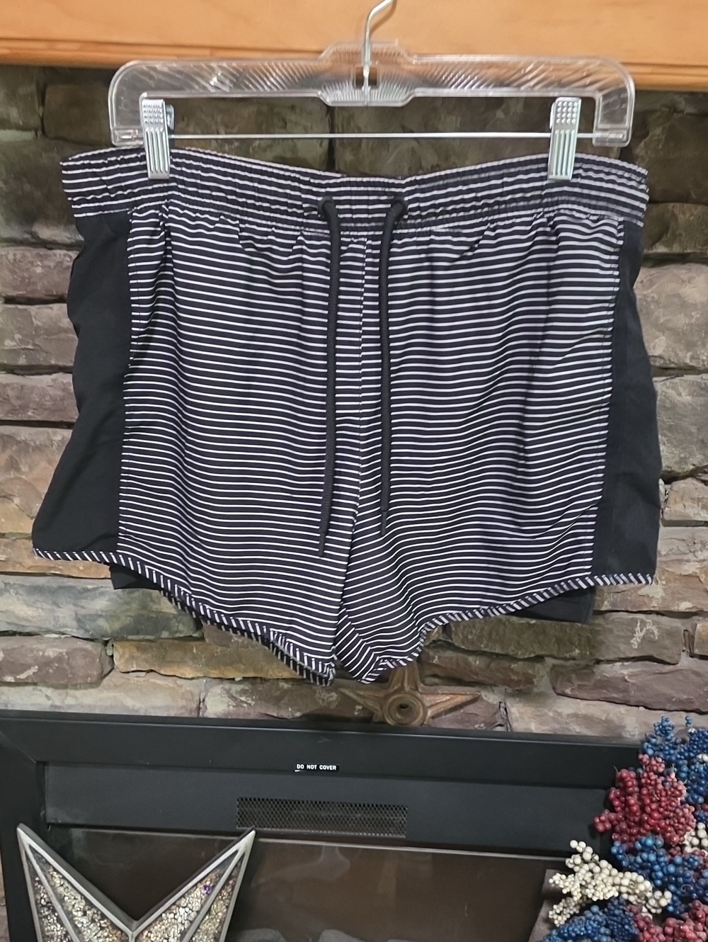 Tamgerine Striped Black And Whote Sports Shorts Sz L